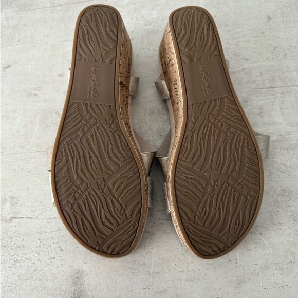 LIFE STRIDE Soft System Gold Shimmer Sandals - Picture 4 of 14